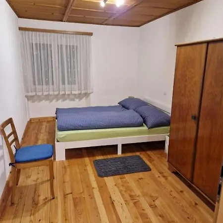 Di Apartament *